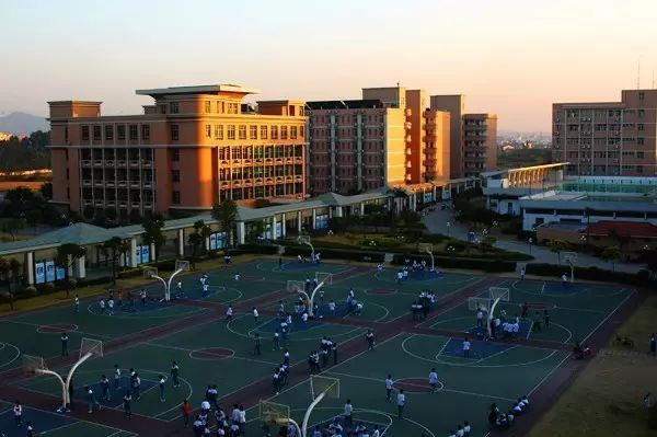 广州大学附属中学篮球场设计