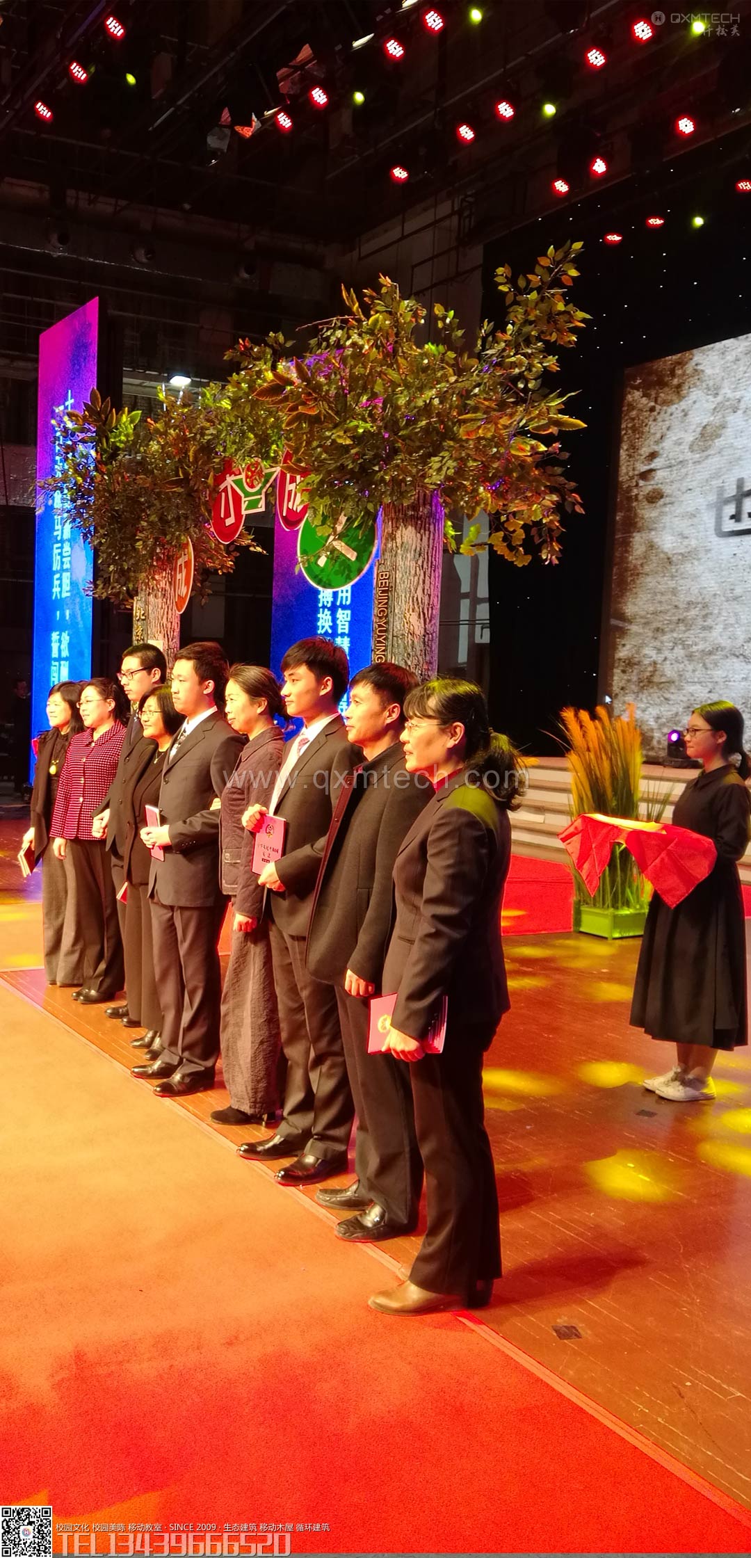 北京市育英中学校长徐素霞参加成人礼